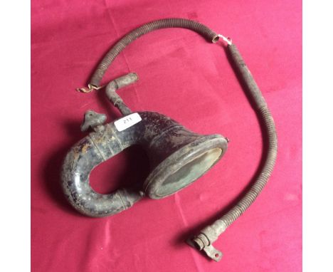 An early vintage motor horn