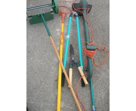 A quantity of garden tools
