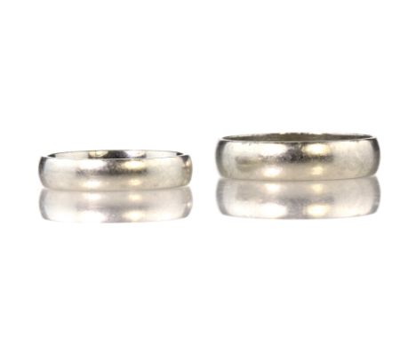 Two platinum wedding bands / rings of plain form with beveled edges. Sizes K / 5.5 and R / 8.5. Gross weight 9.7g.
