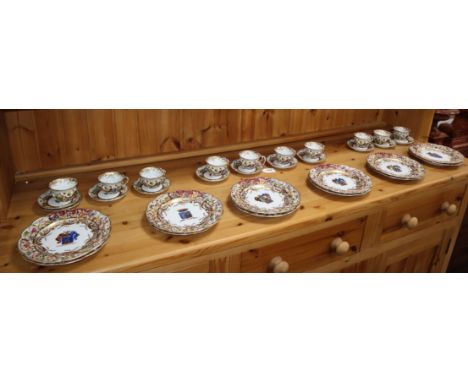 A Richard Ginori Cappo di Monte style R A service, circa late 19th century/early 20th century (33 pieces)