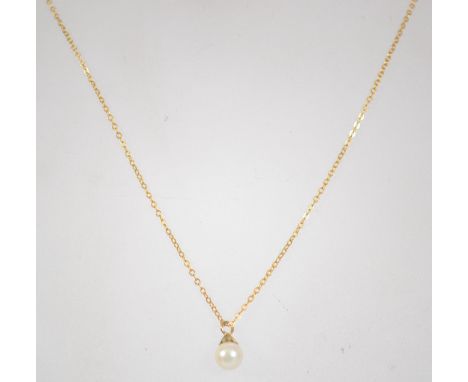 A hallmarked 9ct gold pearl drop pendant necklace with single pearl drop. Marked 9ct. Measures chain 18 inches