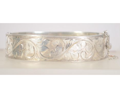 A vintage hallmarked 925 silver bangle bracelet with foliate engraving. Hallmarked for Birmingham 1971. Weight 42.6g. Diamete