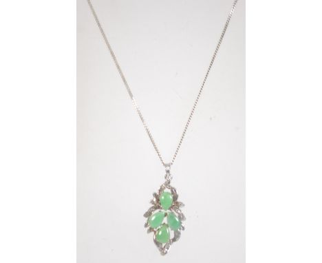 A 925 silver and jade style pendant necklace. The pendant in the form of foliates. Weight 5.8g. Measures approx chain 17 inch