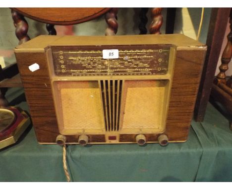 A Vintage Art Deco Radio by Stella.
