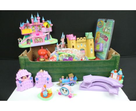 Polly Pockets - Collection Of Polly Pocket / related playsets featuring 18 x Bluebird Polly Pockets (Fairy Fantasy, Jasmine's