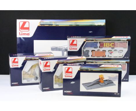 Six boxed Lima Hobby Line HO gauge accessories to include HL800 Container 2 x 20 ft container, 2 x HL8002 5 unit set containe