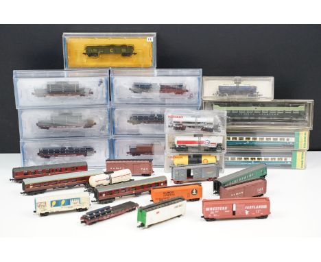 14 Cased N gauge items of rolling stock to include 7 x Bachmann 5, 2 x Minitrix, 3 x Fleischmann, 1 x La Ligne Panorama North