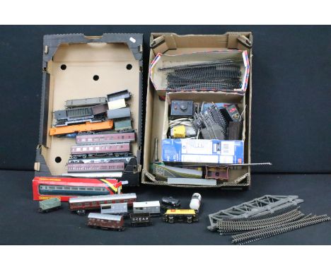 Collection of OO gauge model railway to include 25 x items of rolling stock, boxed Hornby 923 Inter-City Buffet Car, track, c