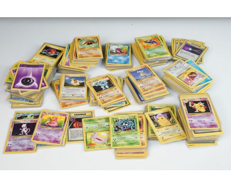 Pokemon - Large collection of Wizards Of The Coast Pokemon Trading Cards featuring duplications, Energy, Fossil, Base, Jungle