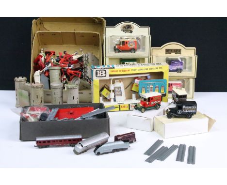 Quantity of boxed diecast and various toys to include 8 x boxed Lledo Days Gone examples, boxed Britains No. 4260 Garage Fore