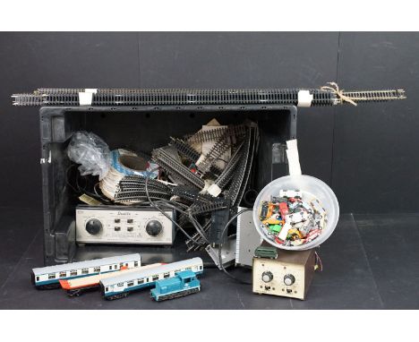 Quantity of OO gauge model railway to include large group of various track, Lima BR S-2785 locomotive, 3 x items of rolling s