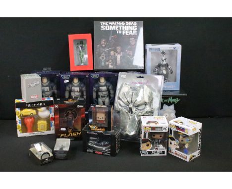 Collection of TV related figures / collectibles to include 4 x boxed Mattel XL-01 Buzz Lightyear figures, 1 x sealed Skybound