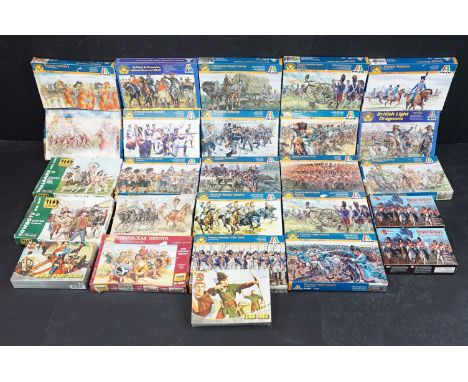 26 Boxed 1/72 scale plastic figure model kits to include 18 x Italeri Historics and Soldiers sets featuring 6008 French Hussa