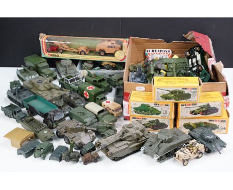 Collection of diecast &amp; plastic military models to include boxed Corgi 909 Quad Tractor Trailer and Gun set (diecast ex, 