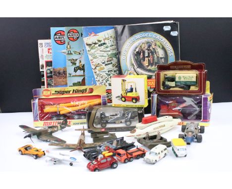 Small quantity of boxed and unboxed diecast models to include boxed Matchbox Superkings K-10 Pipe Truck, boxed Matchbox Super