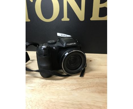 1 FUJU FILM CAMERA (S 2000 HD )