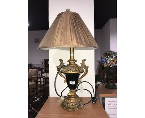 1 VINTAGE LAMP