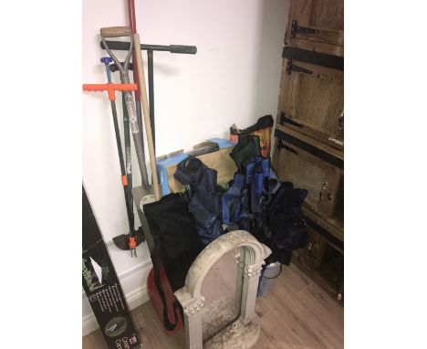 LARGE LOT OF ITEMS ( GARDEN TOOLS ECT)