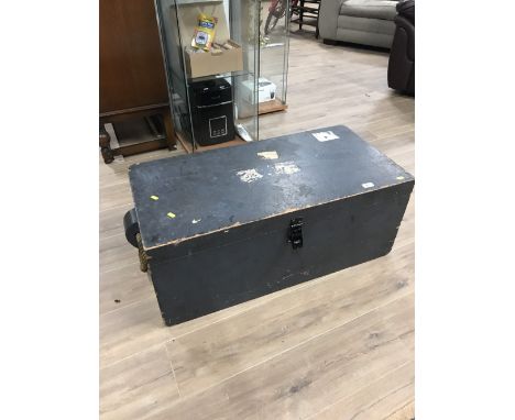 VINTAGE WOODEN TRUNK