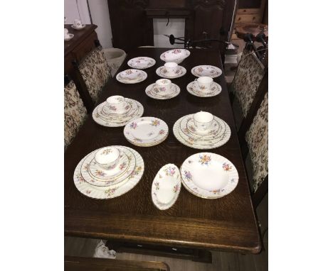 ROYAL WORCESTER ROANOKE TEA / DINNER SERVICE (95 PIECE )