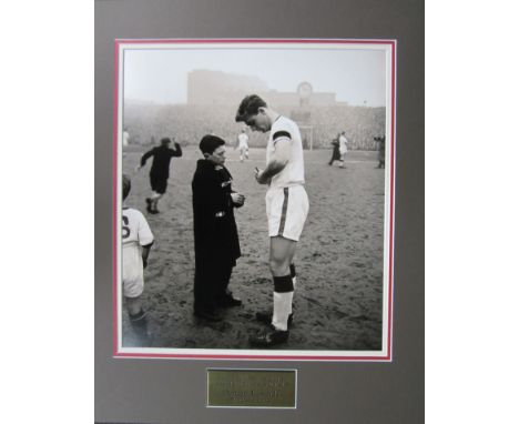 DUNCAN EDWARDS Magnificent large photograph of Duncan which is very tastefully mounted. The photograph (black and white) show