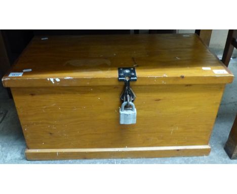 A pine box/trunk (H34 x W68 x D36cm) 
