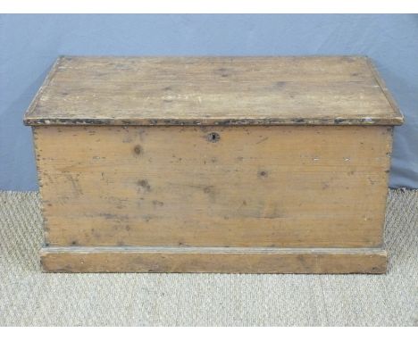 A vintage pine trunk with metal handles (H46 x L96 x D52cm)