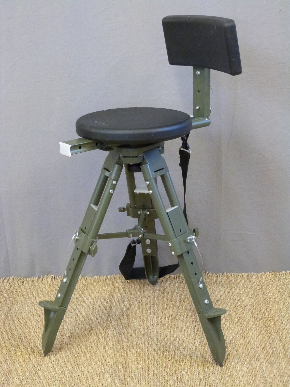 Idleback shooting chair with individually adjustable legs, adjustable