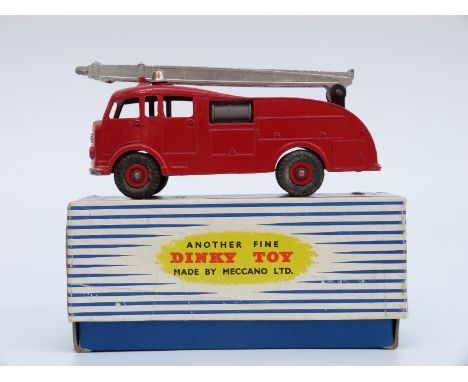 Dinky Toys diecast model Fire Engine with Extending Ladder 995, in original box