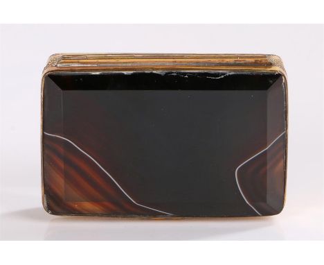 Georgian agate snuff box, of rectangular form with pinchbeck mounts and shaped thumb piece, 7cm wide