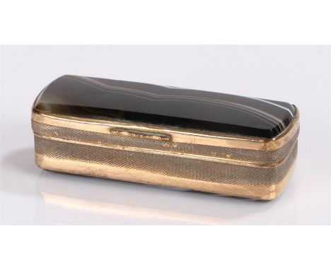Georgian agate snuff box, of rectangular form with pinchbeck mounts and shaped thumb piece, the lid opening to reveal an inte