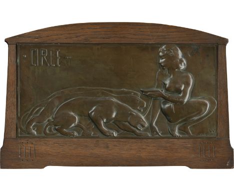 Wackerle, Joseph -- Circe mit Wasserschüssel und drei Panthern.Flachrelief in Zinn mit Kupferauflage, im Original-Eichenholzr