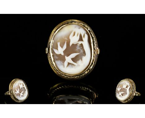 A Vintage 9ct Gold Set Shell Cameo Dress Ring. Fully Hallmarked. The Cameo Depicting Flying Birds. Ring Size - L. 5.5 grams. 