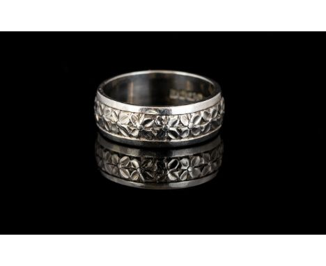 18ct White Gold Wedding Band with Flower Decoration. Fully Hallmarked for 18ct Gold. Ring Size - M. 7.5 grams. 