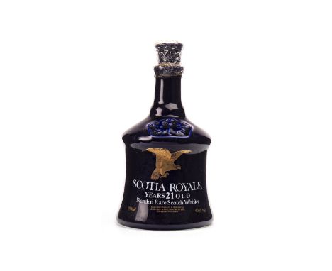SCOTTISH ROYALE 21 YEARS OLD Blended Scotch Whisky 750ml, 43% volume, blue ceramic bottle.