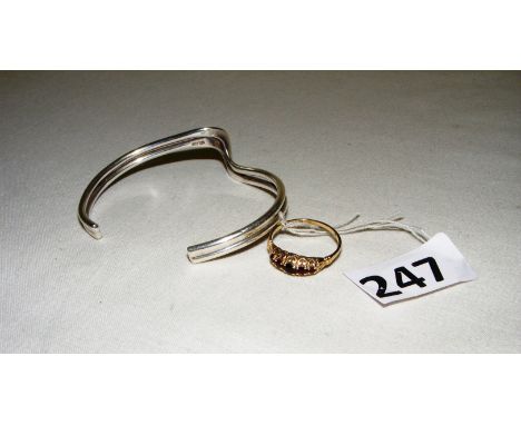 A 9ct gold ring set with 5 rubies & a modernist sterling silver bangle marked 925.