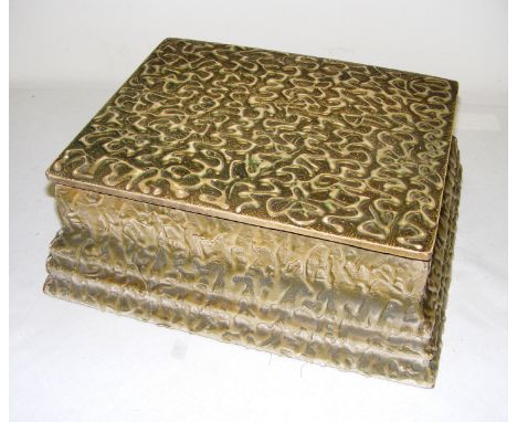 A vintage sewing box with an unusual design, measuring 31cm wide.