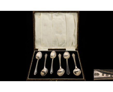 Art Deco Period Boxed Set of Six Silver Teaspoons. Hallmark Birmingham 1931, Maker D &amp; F. All Spoons In Excellent Conditi