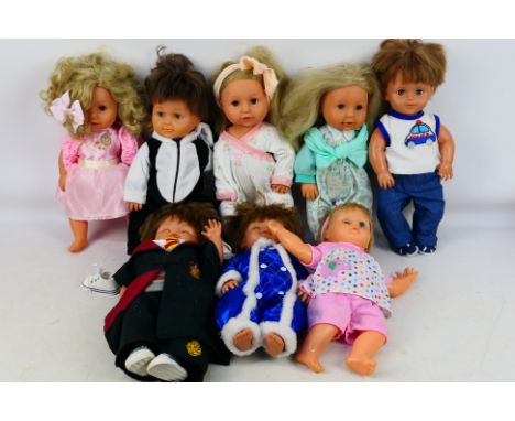 Mattel - Palitoy - Others - An unboxed group of modern dolls including some Tiny Tears dolls circa 2000's. Conditions appear 