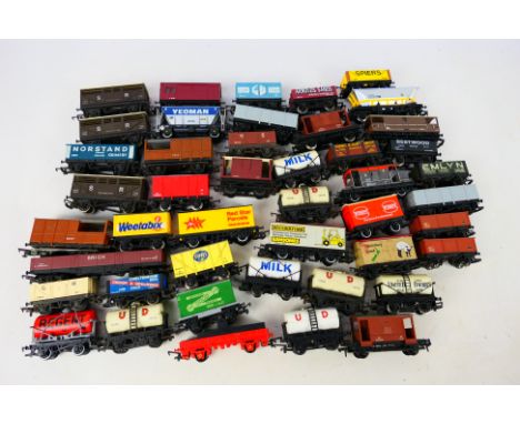 Tri-ang - Hornby - Wrenn - Lima - Others - An assortment of 45 unboxed HO/OO gauge rolling stock to include brake vans, hoppe