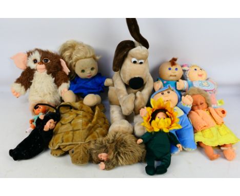 Born to Play - Mattel - Applause - Others - an mixes assortment of soft toys and dolls to include 3 Cabbage Patch Babies, a G