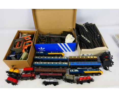 Hornby - Tri-ang - An assortment of unboxed HO/OO model railway items to include an Inter-city 125 locomotive with passengers