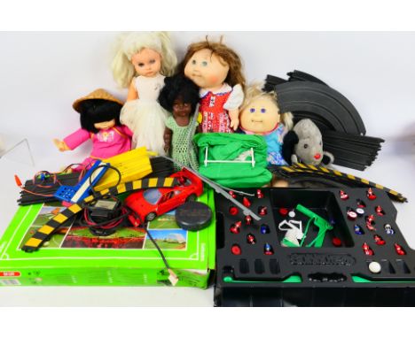 Mattel - Mieler Dolls - Matchbox - Others - A pair of Cabbage Patch Kids to include a CK-3 and first edition CK47, A ChopStic