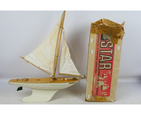 Star Yachts - A boxed vintage wooden Star pond hollow yacht named Endeavour IV produced by "Star Production" Birkenhead, Ches
