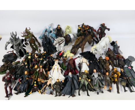 Lord of the Rings - Toy Biz - Others - A loose collection of approximately 40 Lord of the Ring 6" action figures and accessor