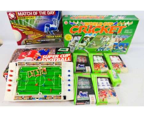 Tomy - Peter Pan Playthings - Subbuteo - Others - An assortment of sports related games to include #930322 World Cup Cricket,