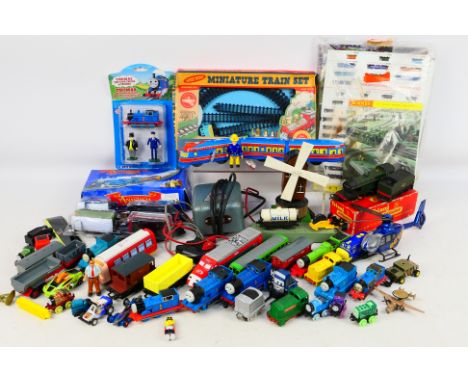 Tri-ang - ERTL - Hornby - Others - An assortment of various model and toy railway items in variouse sizes to include a OO gau