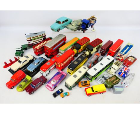 Corgi - Matchbox - Lledo - Others - An assortment of approximately 37 unboxed diecast vehicles in varying scales to include b