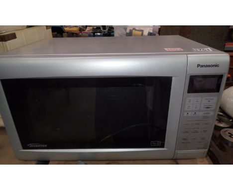 Panasonic 900w microwave. All electrical items in this lot have been PAT tested for safety and have passed. This does not con