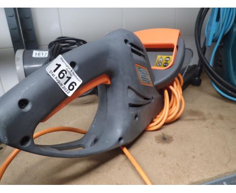 Challenge Xtreme MIE-03 electric hedge trimmer. All electrical items in this lot have been PAT tested for safety and have pas